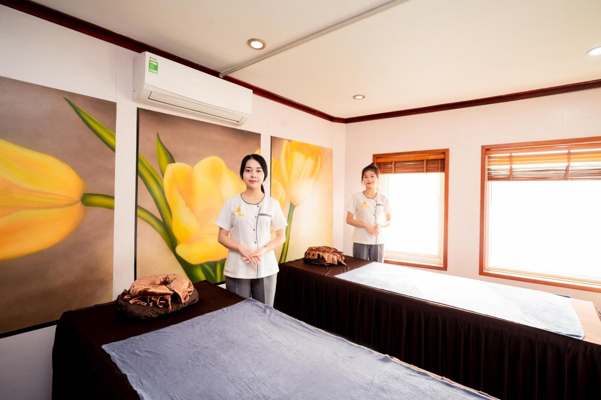 Dragon Crown Legend Cruise Hotel Ha Long Exterior photo