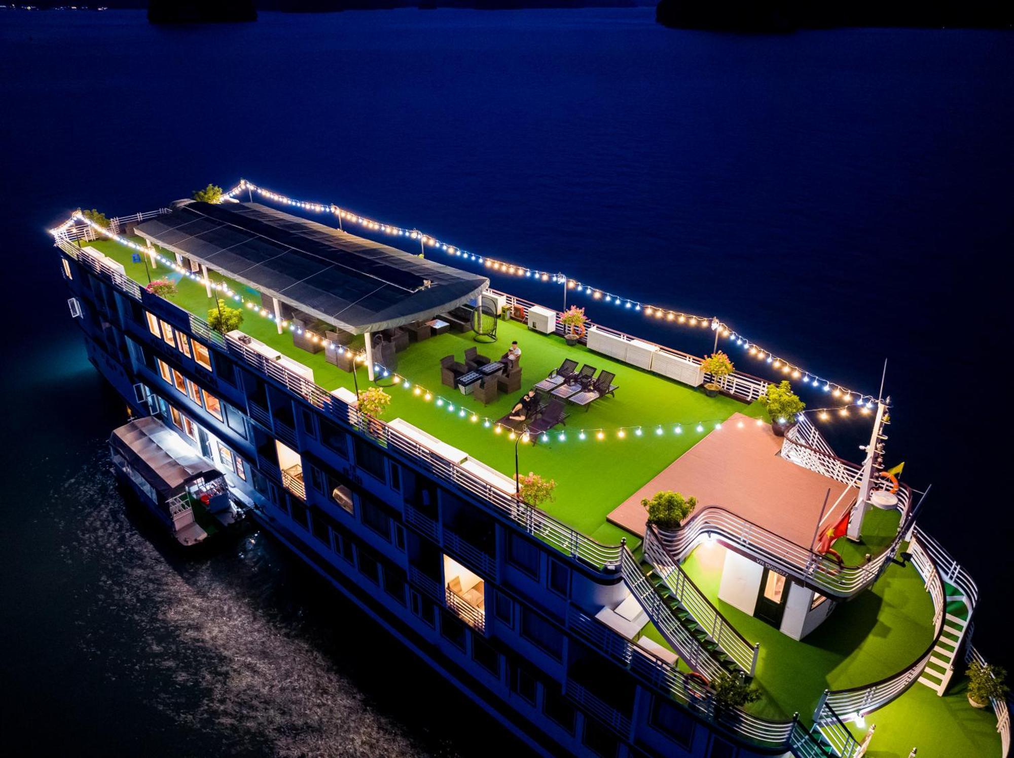 Dragon Crown Legend Cruise Hotel Ha Long Exterior photo