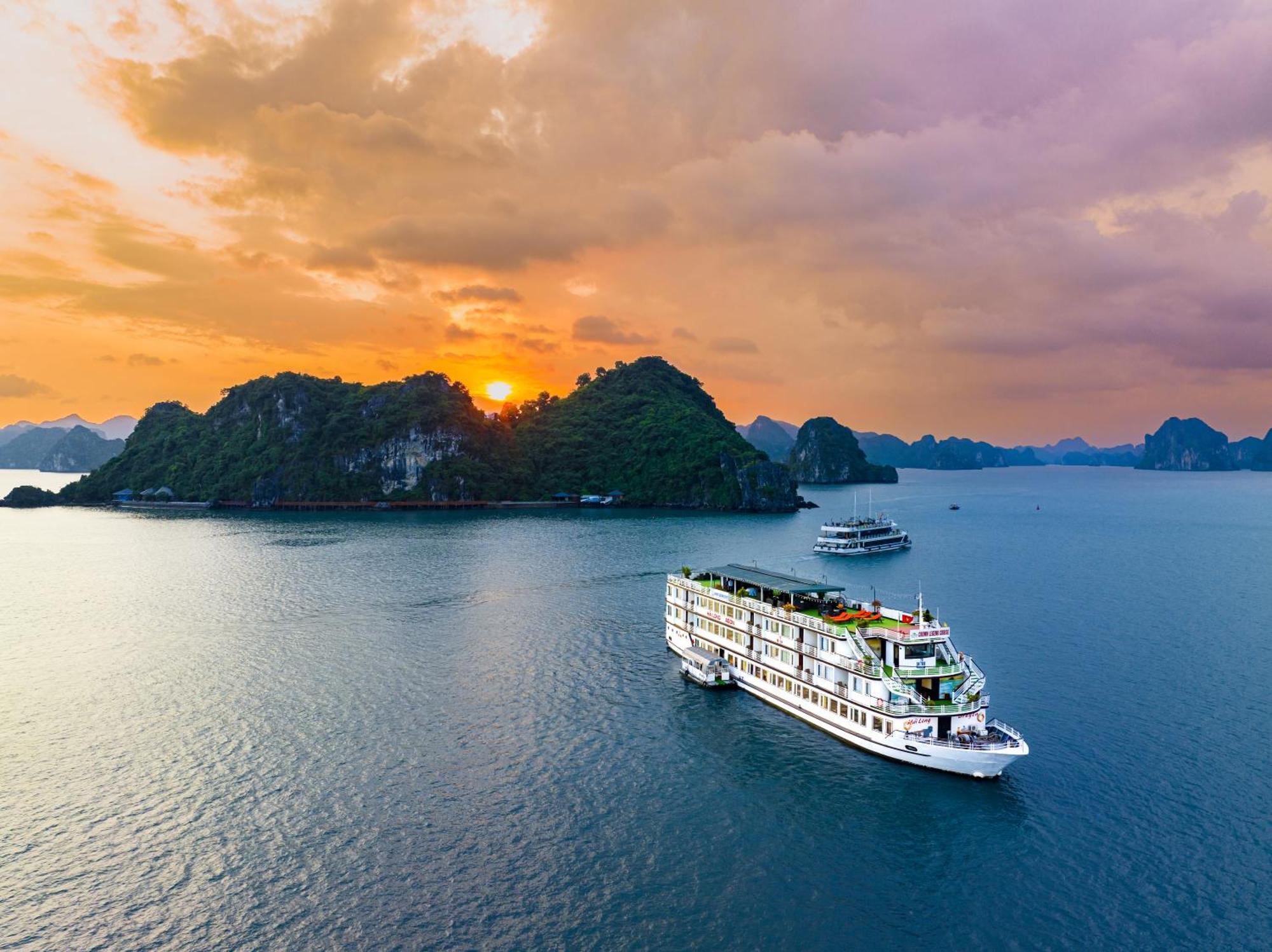 Dragon Crown Legend Cruise Hotel Ha Long Exterior photo