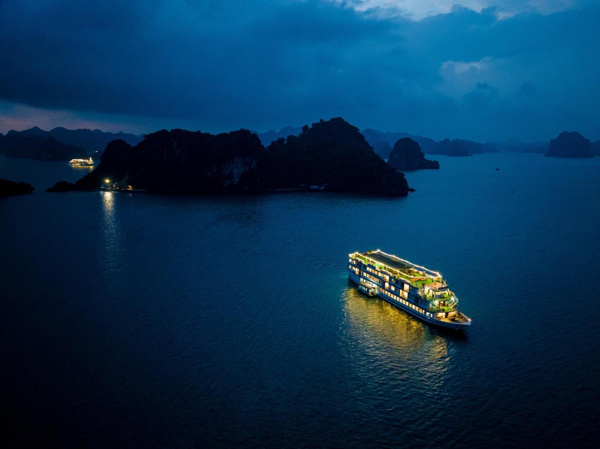 Dragon Crown Legend Cruise Hotel Ha Long Exterior photo