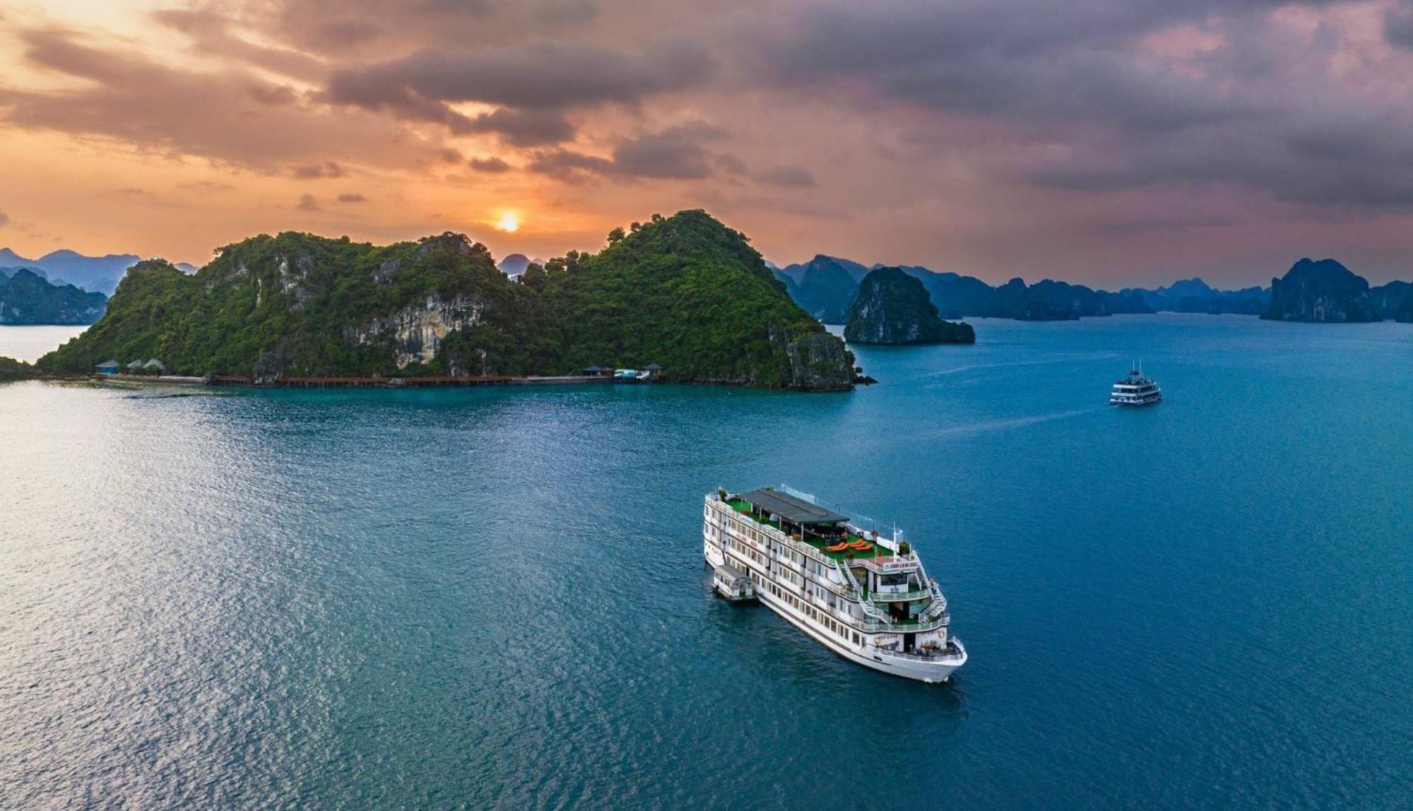 Dragon Crown Legend Cruise Hotel Ha Long Exterior photo